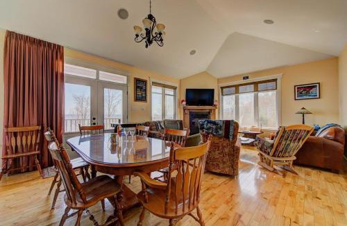 Petite-Riviere-Saint-Francois Ski Chalet | Chalet L'Officier #1 et #2 Charlevoix