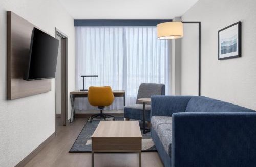 Saint-Laurent Hotel | Holiday Inn Express Montreal Airport - St-Laurent by IHG