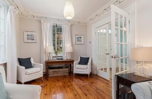 Delta House | Historic 1853 Kingsgate Lakehouse