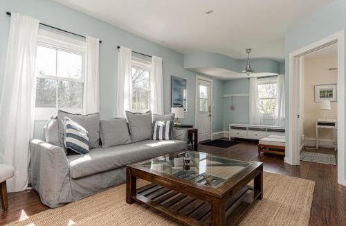 Delta House | Historic 1853 Kingsgate Lakehouse