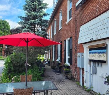 Tamworth Hotel | The Tamworth Hotel, Tamworth ,Ontario, Canada