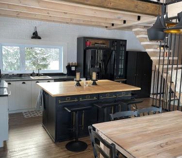 Saint-Mathieu-du-Parc Ski Chalet | Oasis thermal Mauricie Chalet NE Chic Shack