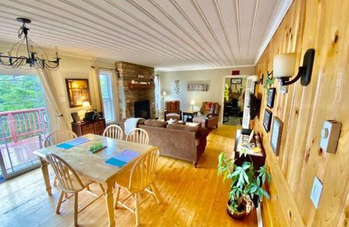Brigus Junction House | BEST View Wonderland-Cozy Cabin on Pond