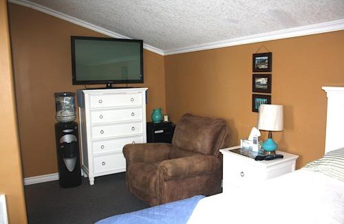 St. Anthony Hotel | Yvonne's Cottages