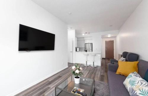 Fort York House | Chic 1BR Condo Lake and City Views plus Free Parking
