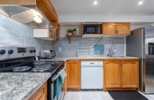 Guelph House | Bright & Modern 1 bedroom unit!