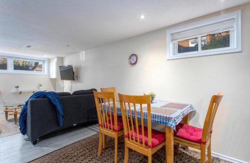 Guelph House | Bright & Modern 1 bedroom unit!