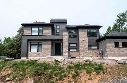 Dwight House | Modern Muskoka Cottage with Lake Views