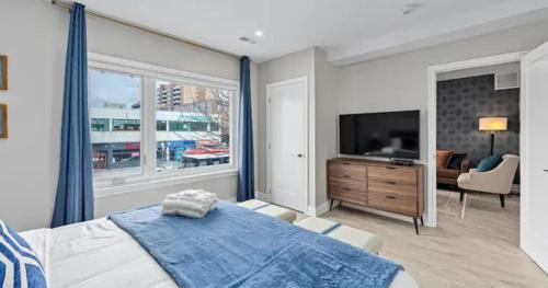 Bracondale Hill Hotel | Casa St Clair Hotel Contemporary 2BR Suite w Patio & BBQ