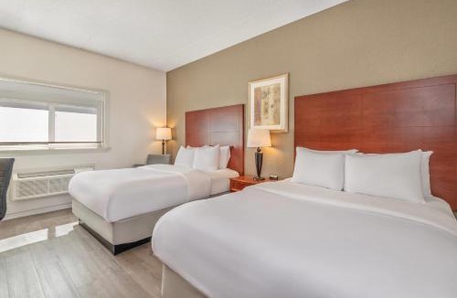 Gananoque Hotel | Comfort Inn & Suites Thousand Islands Harbour District