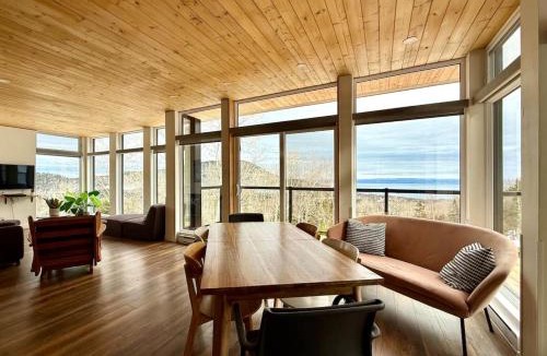 Petite-Riviere-Saint-Francois Ski Chalet | Chalet aux ℳille et une vues