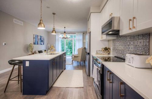Rosemount House | BRAND-NEW LUXURY SUITE in DOON SOUTH, min to 401
