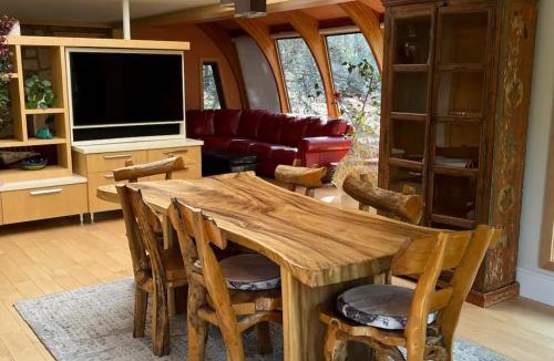 Elora House | Riverside Retreat with Sauna & Hot Tub in Elora