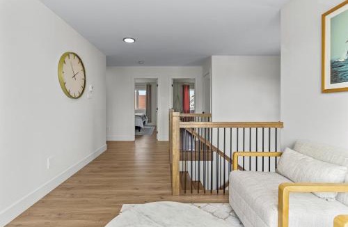 St. John's House | NEW Golfers Dream Modern Patio King Bed