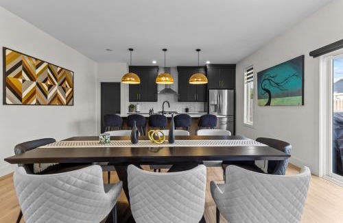 St. John's House | NEW Golfers Dream Modern Patio King Bed