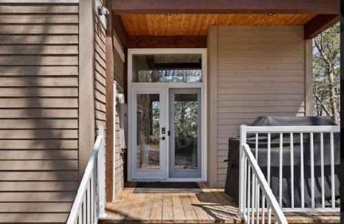Gravenhurst House | Muskoka Charm Beautiful four bedroom cottage