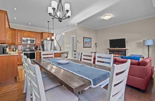 St. John's House | Freshwater Joys 4BR Jellybean Home Near Downtown