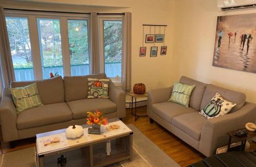 Lewisporte House | Jeans Place A Hot tub Oasis