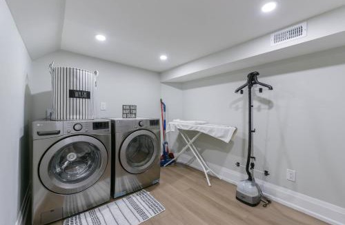 Oakville Apartment | 2 Bedroom Private Suite-Parking-Near Hospital and Airport