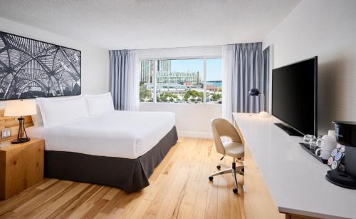 Central Waterfront Hotel | Radisson Blu Toronto Downtown