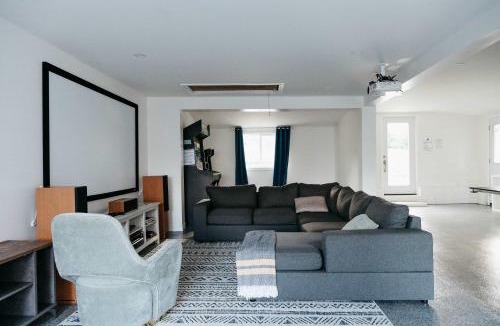 Wellington House | Marina and Main - In Ground Pool and Games Room ST 2020-0317