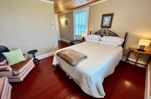 Trinity Hotel | Bishop White Manor