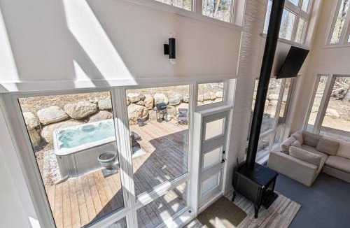 Grenville-sur-la-Rouge Ski Chalet | Cozy, luminous and charming retreat