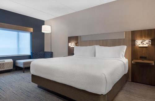 Saint Thomas Hotel | Holiday Inn Express & Suites St Thomas