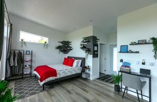 West Bay House | Piper's Creek Cottages