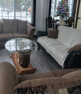Leslie-Clapham-et-Huddersfield Ski Chalet | Charming chalet on the lake