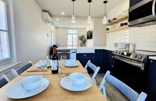 Boischatel Apartment | 1900s Historic Charm -Free P+AC