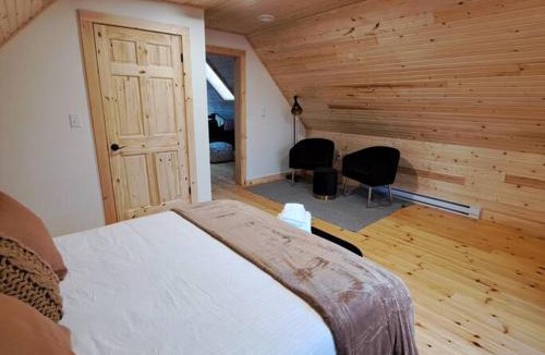 Antigonish County House | Islander Lodge - Lochaber Lake Lodges