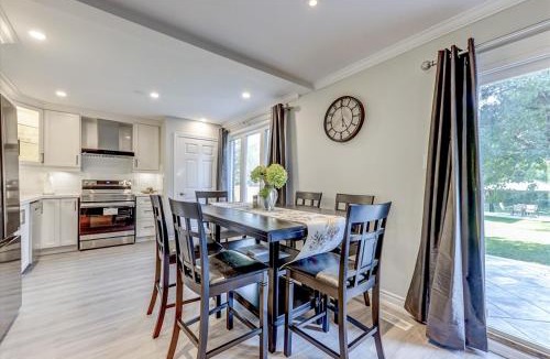 Dean Park House | Stunning 7 Br RougeView Home with 2 Kitchens, 5 Bathrooms, Amazing Backyard & 8-Car Parking