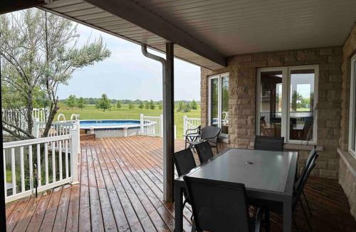 Lincoln Villa | 4 Bedrms, Indoor HotTub, Wineries & Niagara Falls