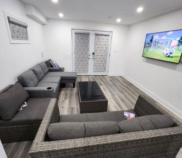 Alcona House | New Modern room in Innisfil