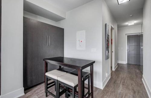 Toronto Entertainment District Apartment | CN lovers