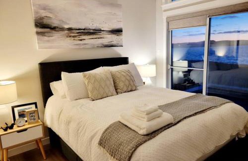 Bonavista House | 2 Bedroom 2 Bathroom Oceanfront Oasis