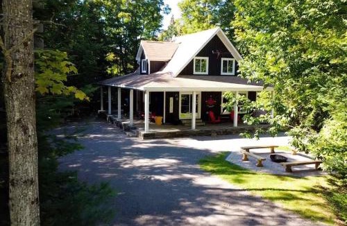 Eagle Lake House | The Hidden Porch at Sir Sam's (hot tub & sauna)