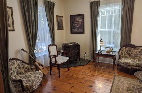 Waterloo House | Les Matins de Victoria