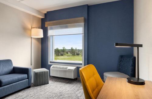 Strathroy Hotel | Holiday Inn Express - Strathroy by IHG