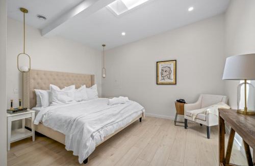 Belleville Apartment | The Belvedere:Front Street Flats