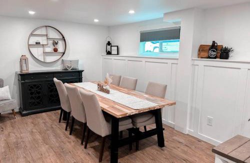 Salem Apartment | The Victoria Suite in Elora- King Bed