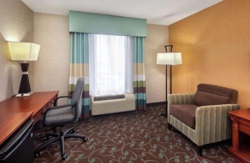 Northeast Mississauga Hotel | Hampton Inn & Suites by Hilton Toronto Airport