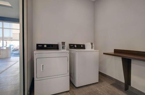 Township of Woolwich Hotel | Hampton Inn & Suites By Hilton Waterloo St. Jacobs