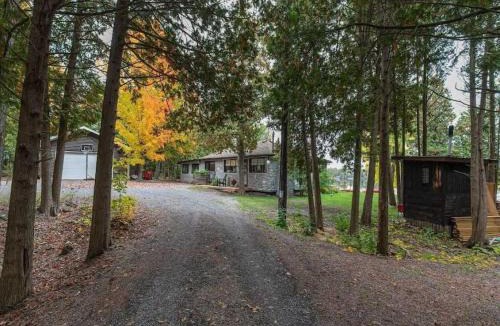 Erinsville House | Lakefront cottage with Fireplace Sauna Mini forest