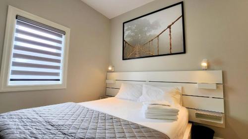 Downtown Apartment | The Zen Escape Modern Queen Size One Bedroom Full Apartment