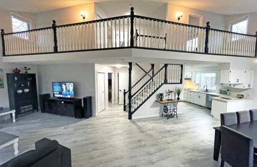 Cayuga House | Forest Retreat - Pool - Games - Fireside Joy