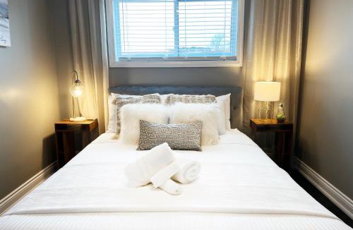South London Apartment | Chic Stay in Wortley – Walk to Downtown & Parks