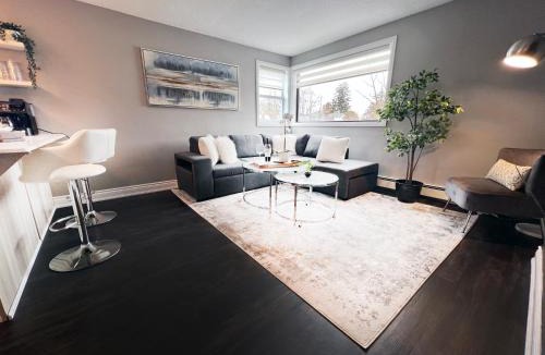 South London Apartment | Chic Stay in Wortley – Walk to Downtown & Parks