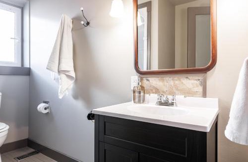 Stratford Apartment | Lake Suite with Sunroom by Henry House Stays
